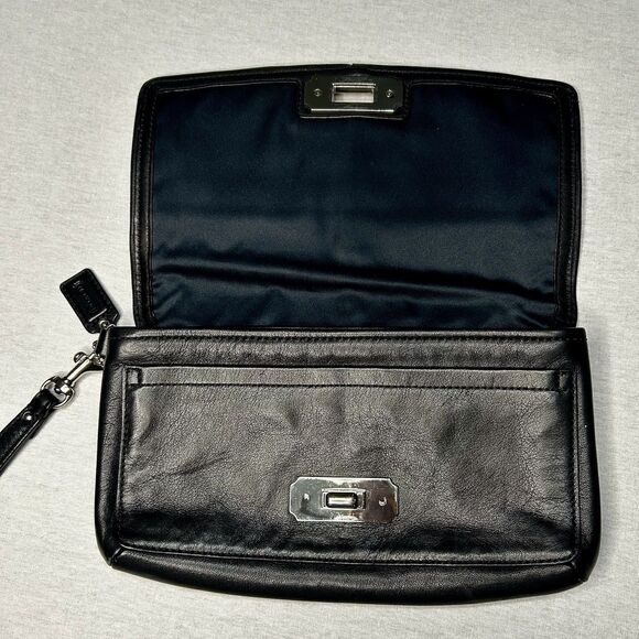Coach Wristlet, Black Leather, Silver Hardware, Hangtag, Elegant. - Picture 4 of 5
